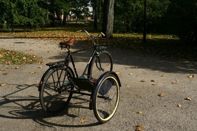 Велосипедный боковой прицеп-коляска